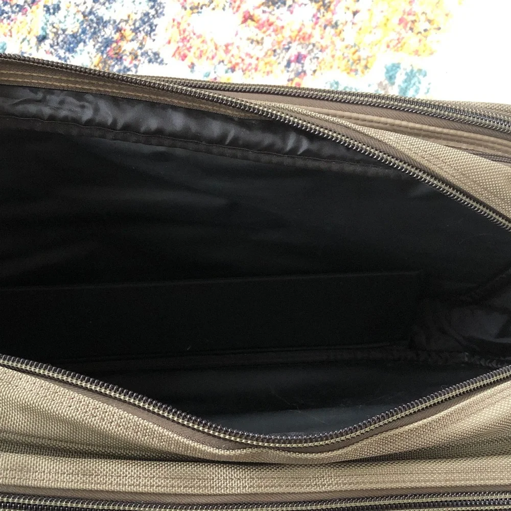 BRIGGS & RILEY Travelware Olive Green Carey On Bag Duffle Briefbag Weekender 20”